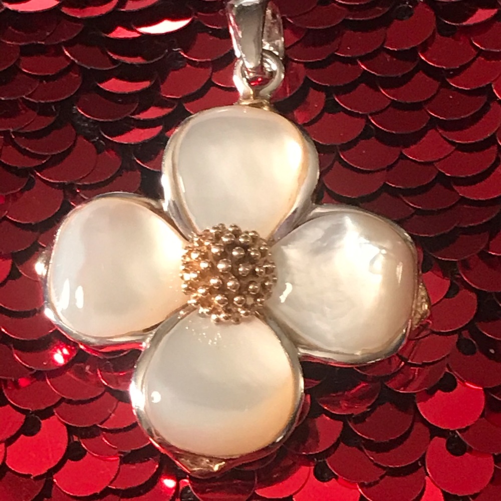 Authentic Kovel Dogwood (flower) Mother of Pearl 1” PENDANT - Picture 3 of 10